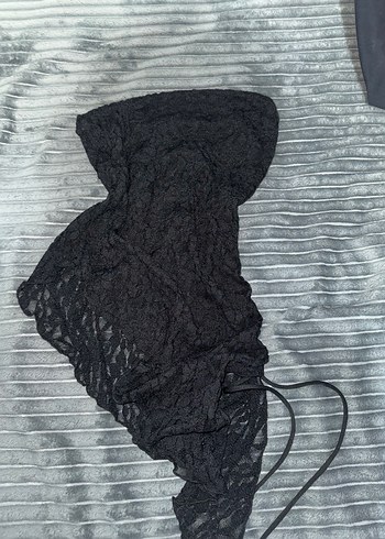 Dantel Detaylı Straplez Siyah Bershka crop - Görsel 4