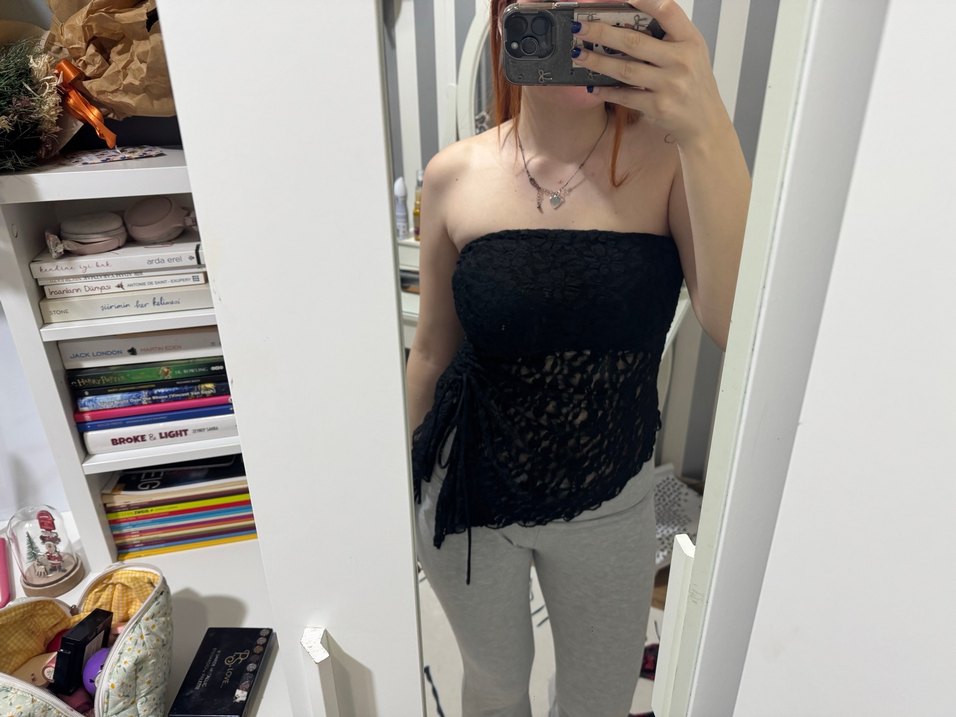 Dantel Detaylı Straplez Siyah Bershka crop - Görsel 2