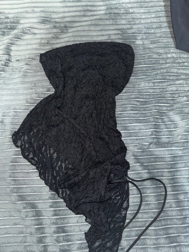 Dantel Detaylı Straplez Siyah Bershka crop - Görsel 4