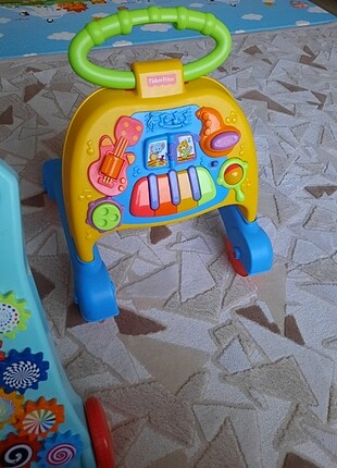 İki adet yürüme yardımcısı