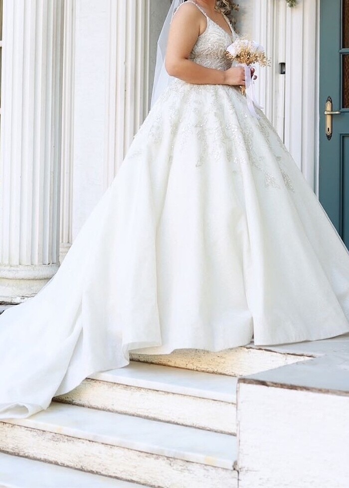 IŞILTILI GELİNLİK FİYAT KONUSUNDA YARDIMCI OLUNUR - Görsel 2