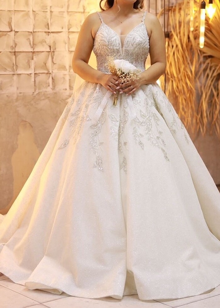 IŞILTILI GELİNLİK FİYAT KONUSUNDA YARDIMCI OLUNUR - Görsel 4