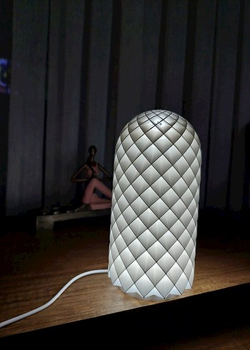 Diğer Geometrik Desenli LED Masa Lambası