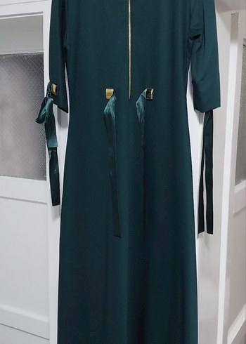 Uzun Kollu Yeşil Kadın tesettür abiye - Görsel 2
