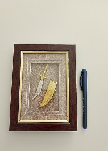 Altın Renkli Parlak Bıçak Tablosu - Görsel 3