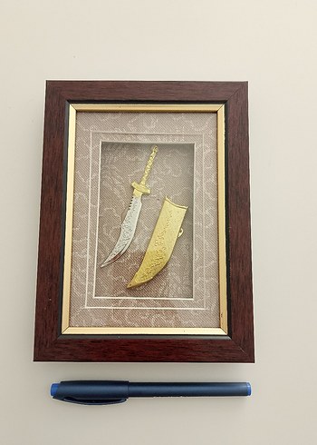 Altın Renkli Parlak Bıçak Tablosu - Görsel 4