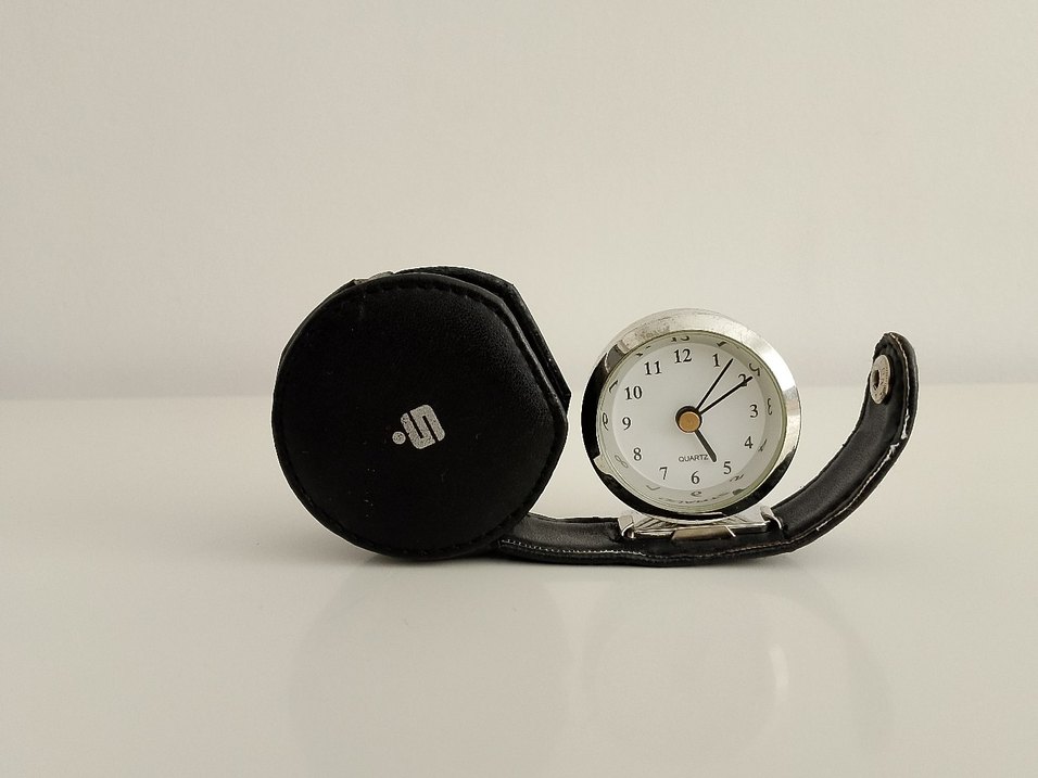 Siyah Deri Kılıflı Masa Saati - Görsel 2