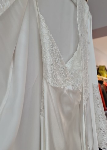 Nakışlı Beyaz Uzun Kadın Sabahlık - Görsel 5