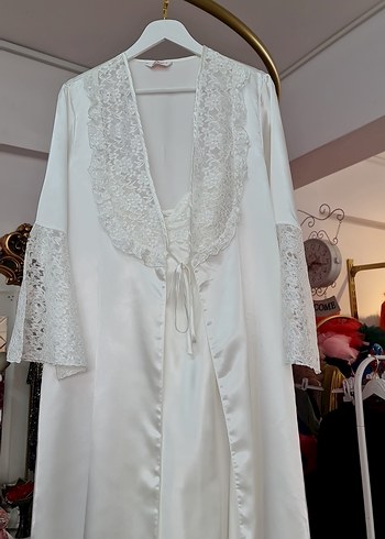 Nakışlı Beyaz Uzun Kadın Sabahlık - Görsel 3