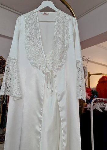 Nakışlı Beyaz Uzun Kadın Sabahlık - Görsel 4