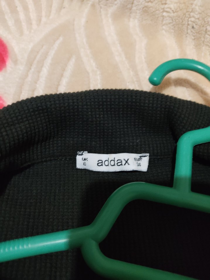 V Yaka Siyah Midi Kadın Elbise - Görsel 4