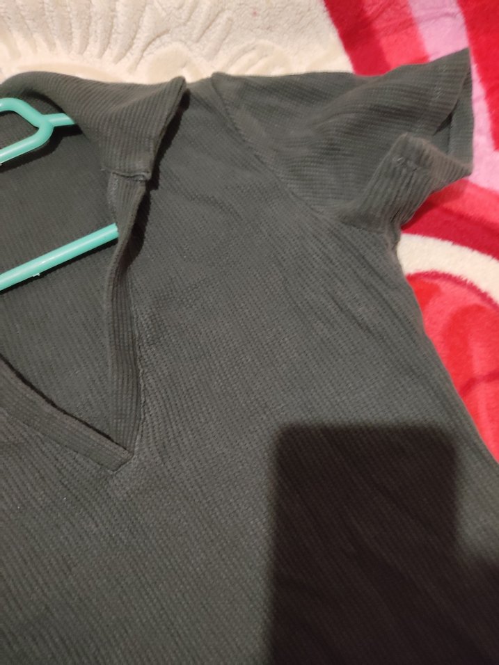 V Yaka Siyah Midi Kadın Elbise - Görsel 3