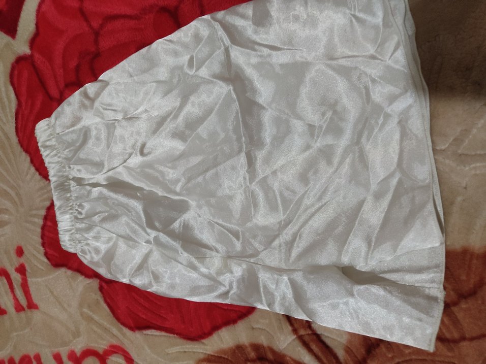 Beyaz saten  Kadın şort - Görsel 2