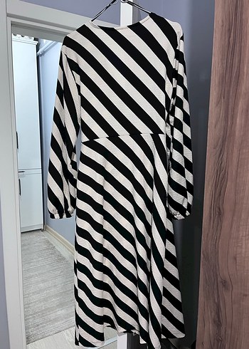 Zebra Desenli V Yaka Uzun Elbise - Görsel 2