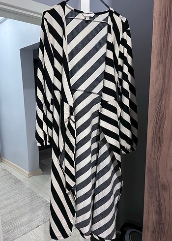 Zebra Desenli V Yaka Uzun Elbise - Görsel 5