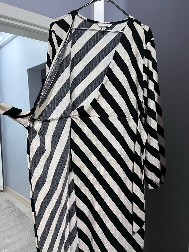 Zebra Desenli V Yaka Uzun Elbise - Görsel 3