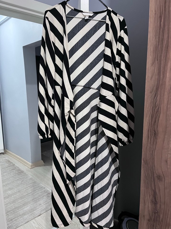 Zebra Desenli V Yaka Uzun Elbise - Görsel 5