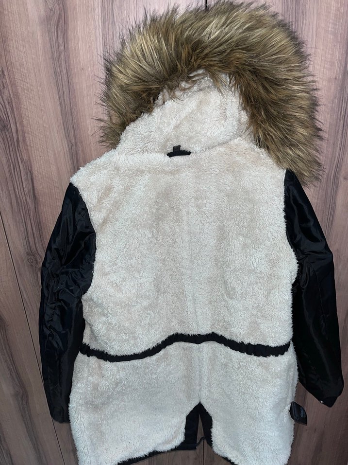 Kürklü Kapüşonlu Siyah Kadın Mont - Görsel 5