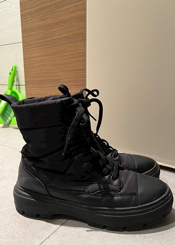 Zara Siyah Bağcıklı Kadın bot - Görsel 2