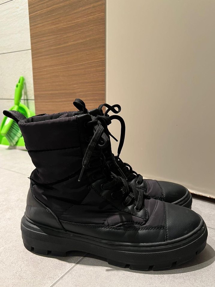 Zara Siyah Bağcıklı Kadın bot - Görsel 2