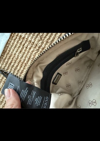 GUESS Siyah Deri Zincir Askılı Çanta - Görsel 5