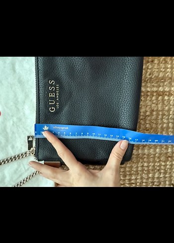 GUESS Siyah Deri Zincir Askılı Çanta - Görsel 4