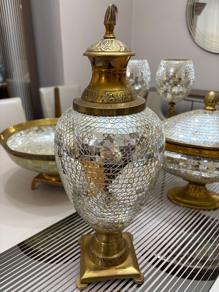 Altın Renkli Etnik Desenli Salon Dekorasyonu - Görsel 4