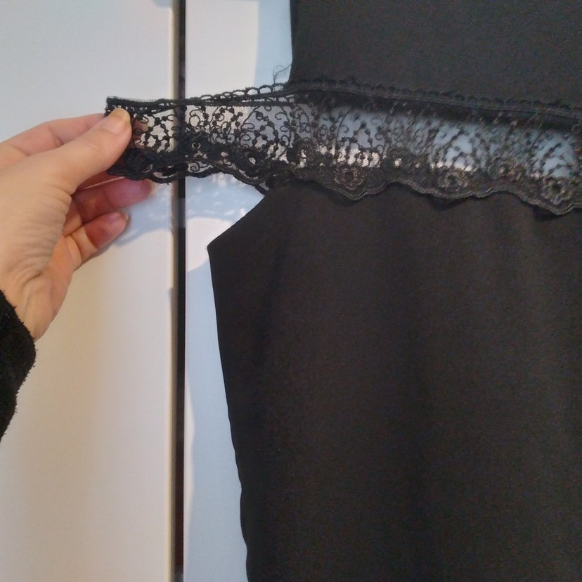 Siyah Dantelli Midi Kolsuz Elbise - Görsel 2