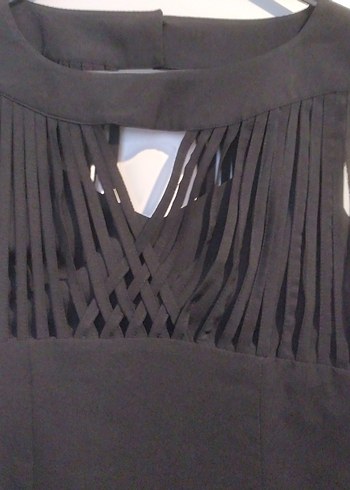 Siyah Piliseli Midi V Yaka Gotik Elbise - Görsel 2