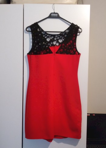 Asimetrik Siyah Detaylı Kırmızı Midi Elbise - Görsel 3