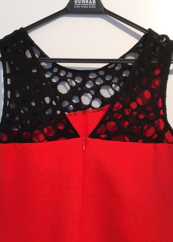 Asimetrik Siyah Detaylı Kırmızı Midi Elbise - Görsel 4