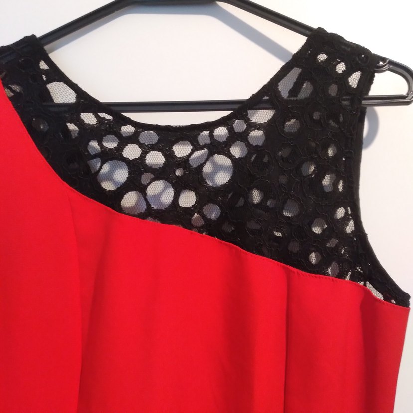 Asimetrik Siyah Detaylı Kırmızı Midi Elbise - Görsel 2