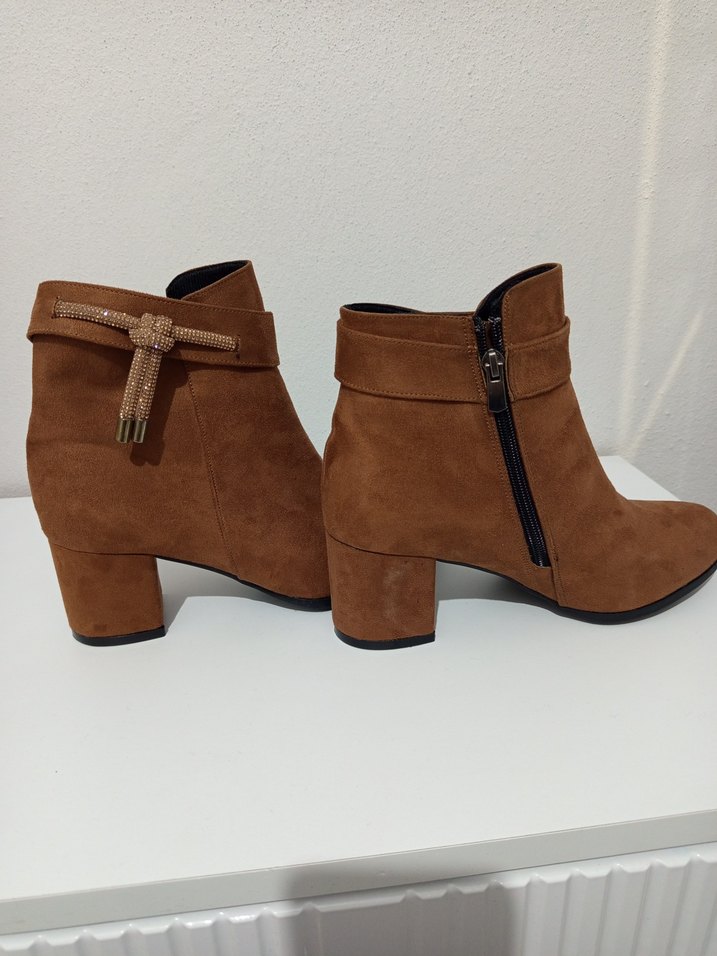 Kahverengi Süet Kadın Dolgu Topuklu Bot - Görsel 3