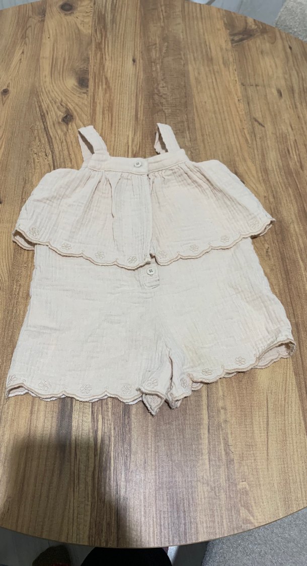 Kız Bebek Bej Nakışlı Fırfırlı Kolsuz Takım - Görsel 2