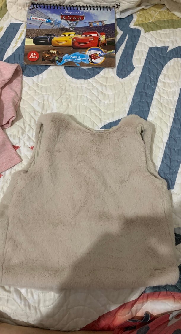 Kız Çocuk Kürklü Bej Yelek - Görsel 3