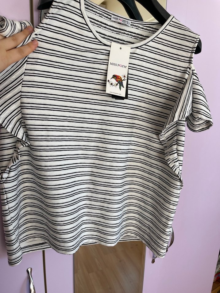 Gri Çizgili Fırfırlı Kısa Kollu Kadın Tişört - Görsel 4