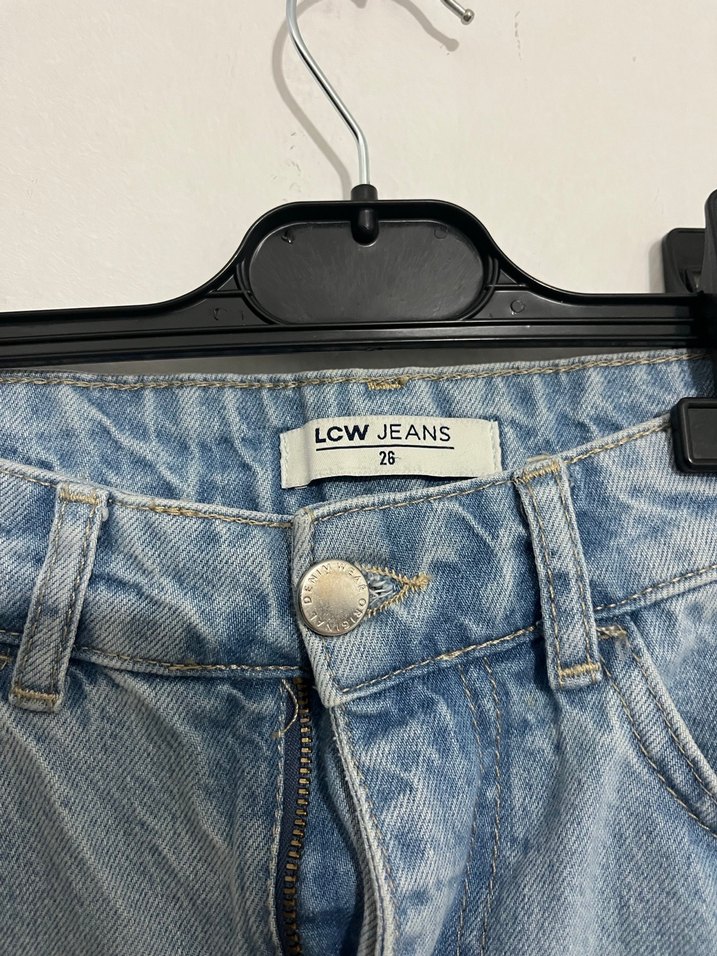 Dantel Detaylı Mavi Mini Denim Şort - Görsel 2