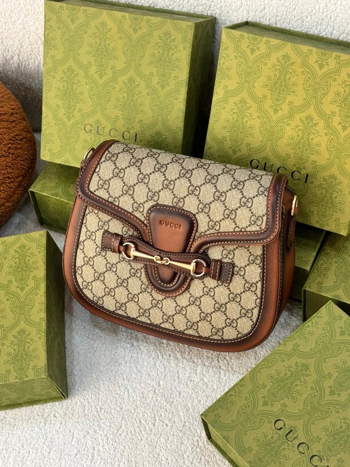 Gucci Çift Askılı ve Toka Detaylı Kadın Çantası - Görsel 4