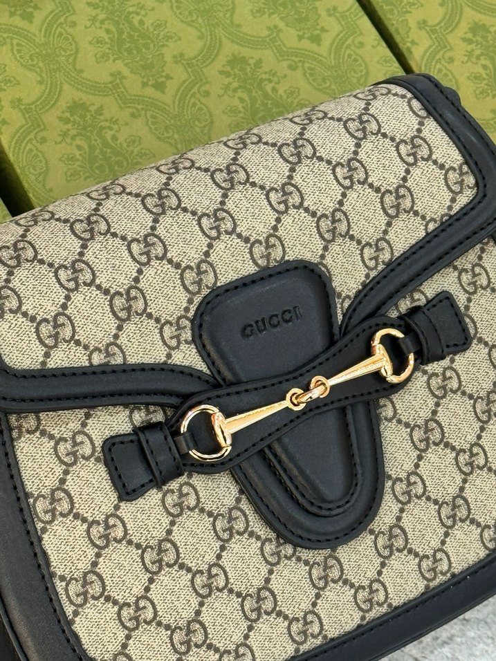 Gucci Çift Askılı ve Toka Detaylı Kadın Çantası - Görsel 4