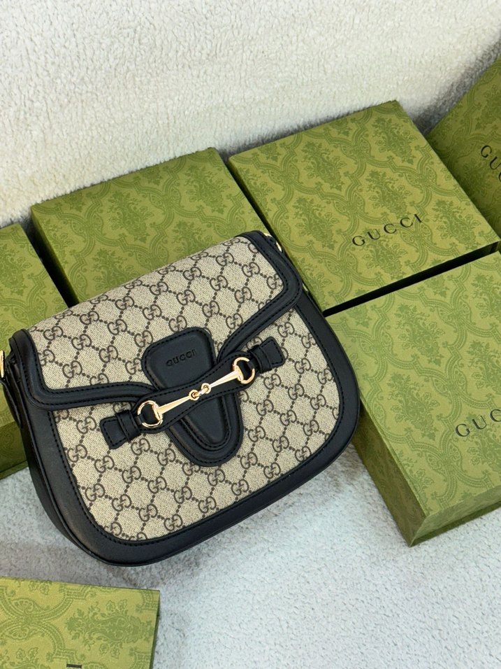 Gucci Çift Askılı ve Toka Detaylı Kadın Çantası - Görsel 3