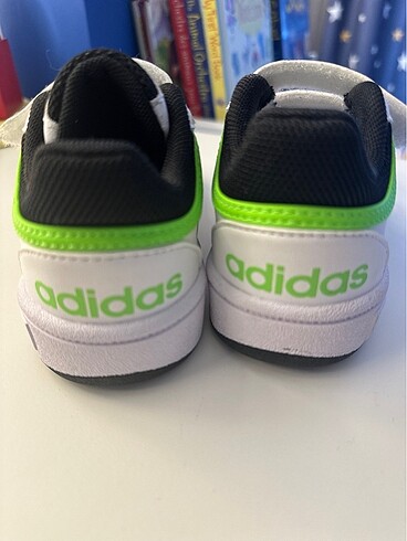 24 Beden beyaz Renk Adidas çocuk spor ayakkabı