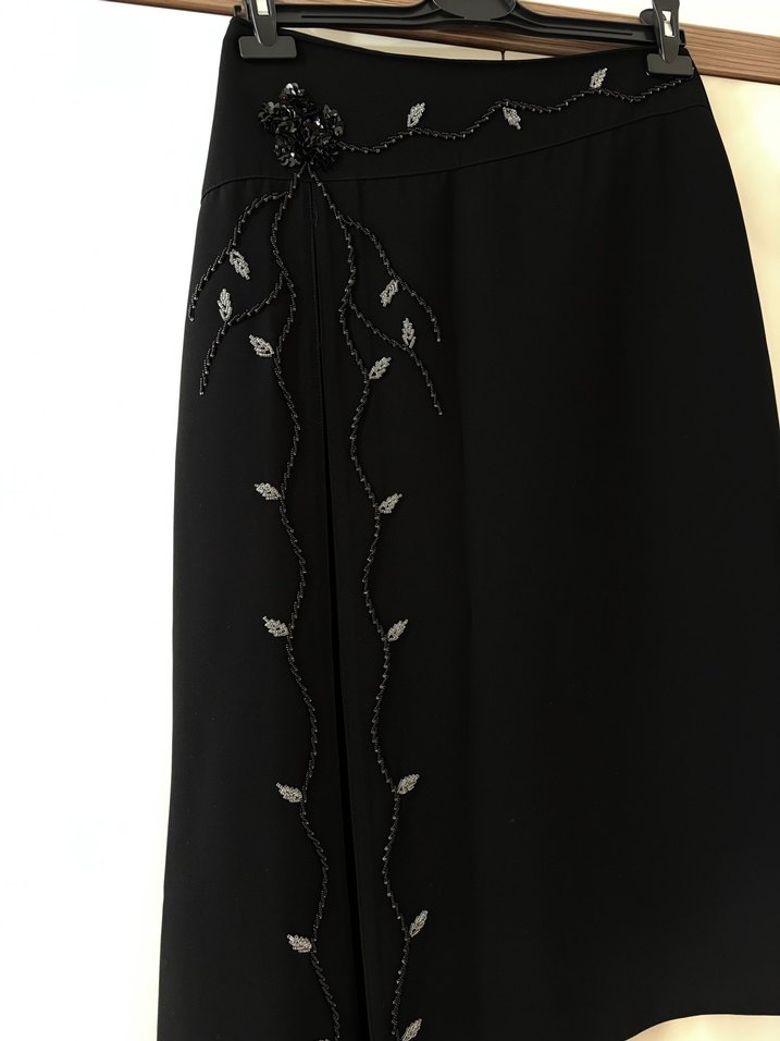 Siyah Nakışlı Uzun Gotik Etek - Görsel 2