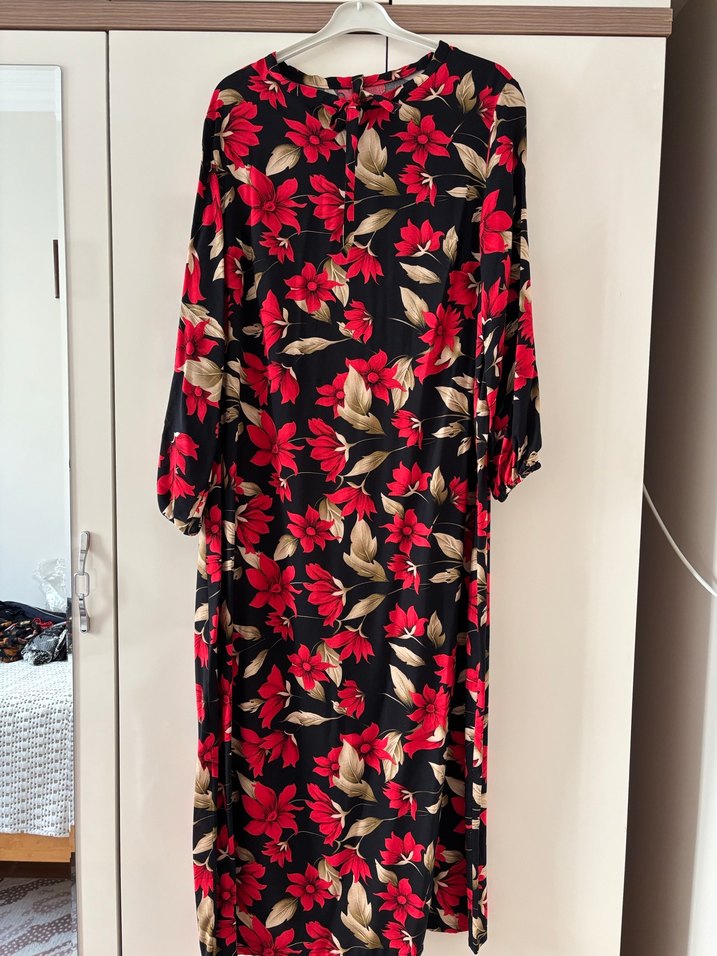 Kırmızı Çiçek Desenli Bohem Uzun Elbise - Görsel 2