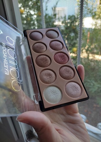 Bej Tonlarda Göz Farı Paleti - Görsel 2