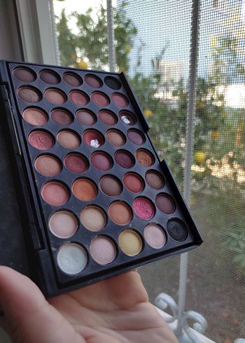 Çok Renkli Koyu Tonlu Göz Farı Paleti - Görsel 2