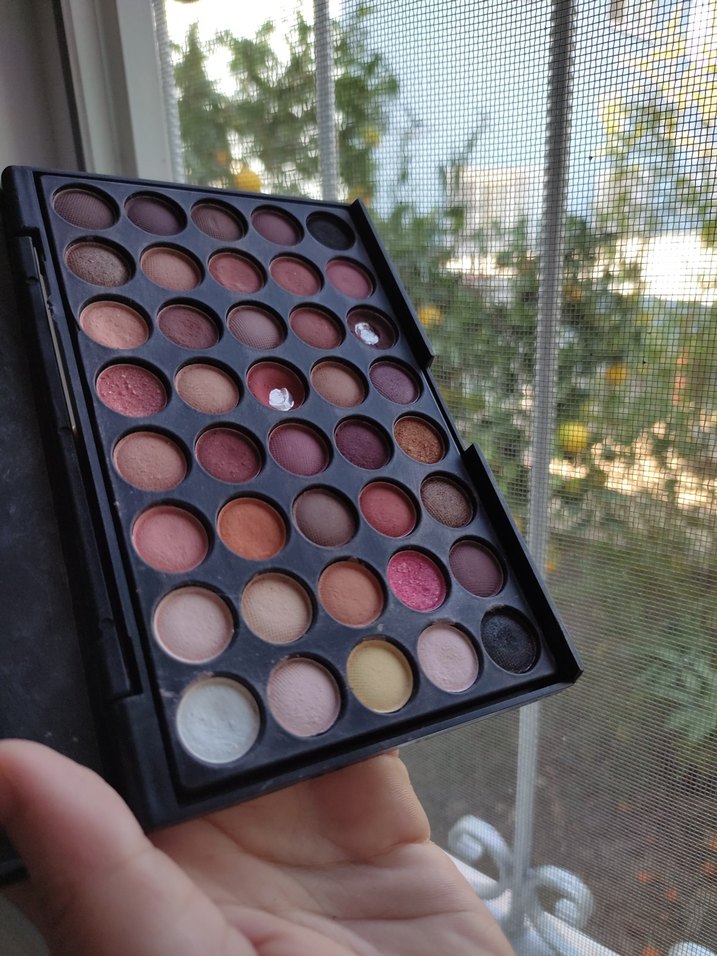 Çok Renkli Koyu Tonlu Göz Farı Paleti - Görsel 2