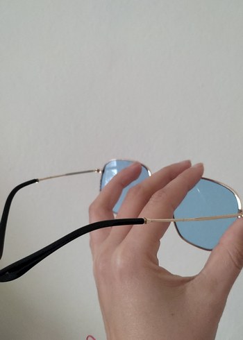 Şeffaf Mavi Camlı Minimalist Kadın Gözlüğü - Görsel 4