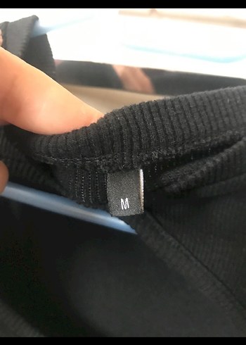 Siyah Yırtmaçlı Kısa Crop Top - Görsel 3