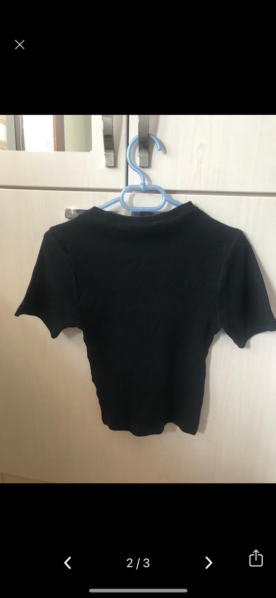 Siyah Yırtmaçlı Kısa Crop Top - Görsel 2