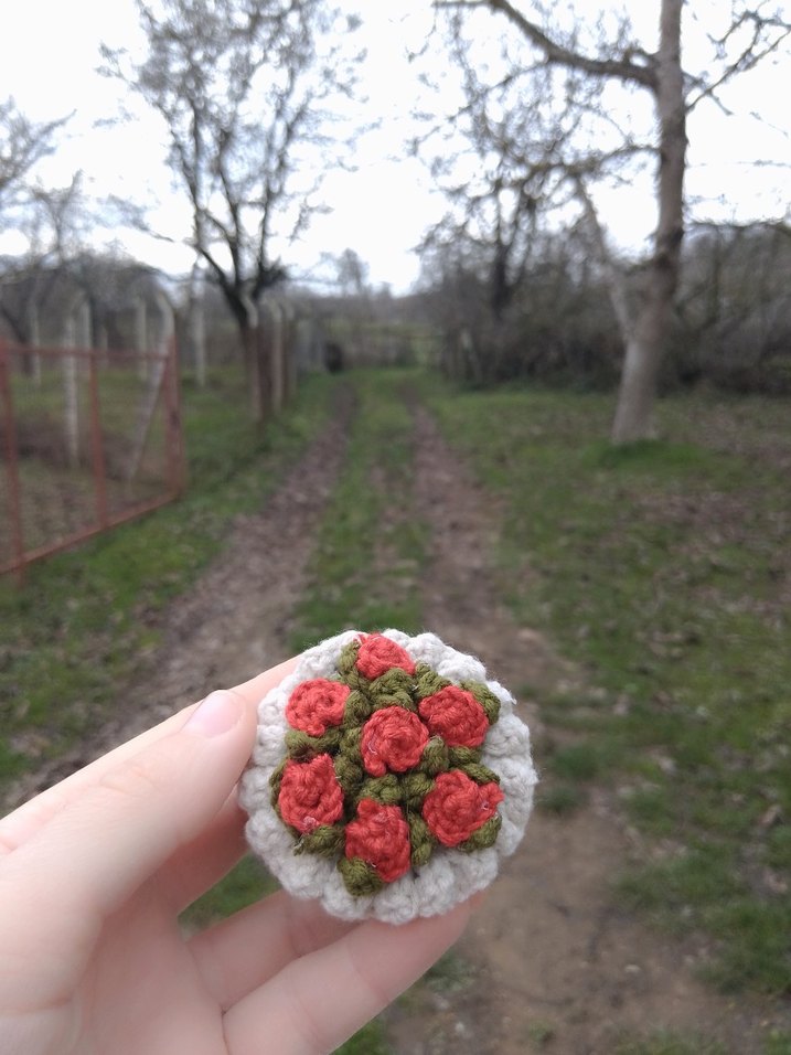 Bohem Kırmızı Çiçekli Örgü Anahtarlık - Görsel 3